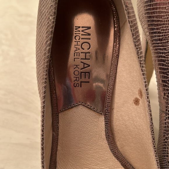 Michael Kors metallic brown leather closed toe heels. 4.25” heel. Size 6 - Picture 6 of 6